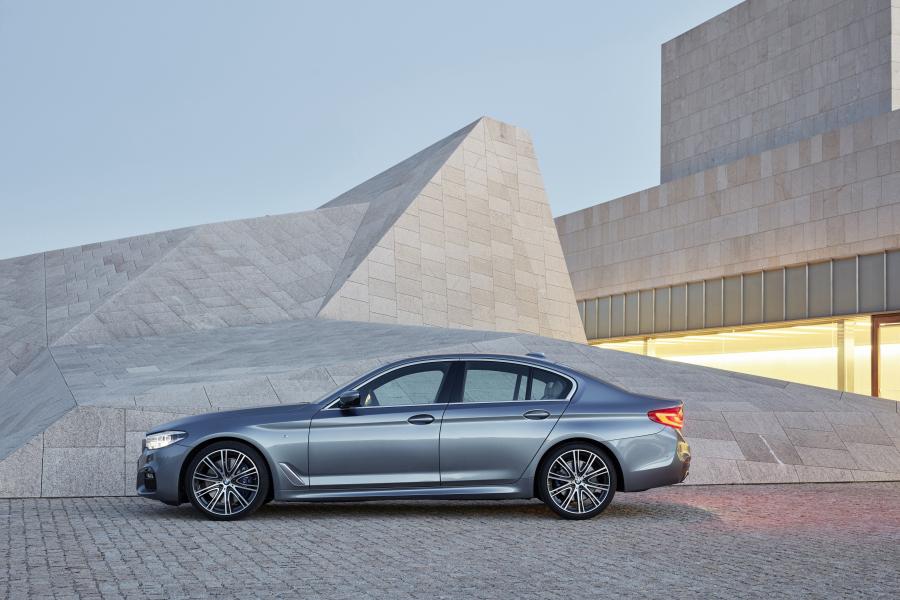  BMW 540i Sedan M Sport 2017 года  (WW) (фото 40 из 98)